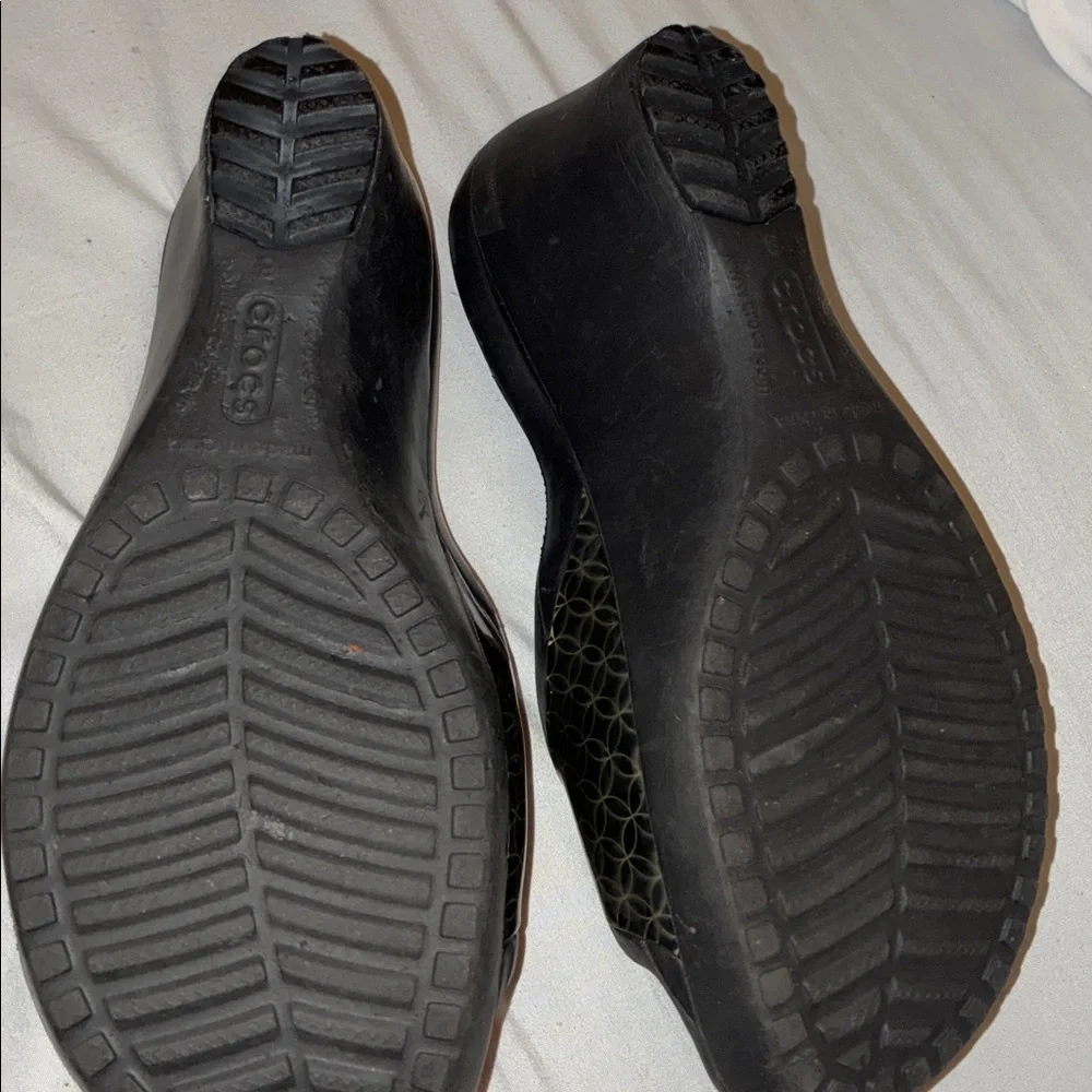 Crocs  Women's Black‎ and Gold Patterned Sandals